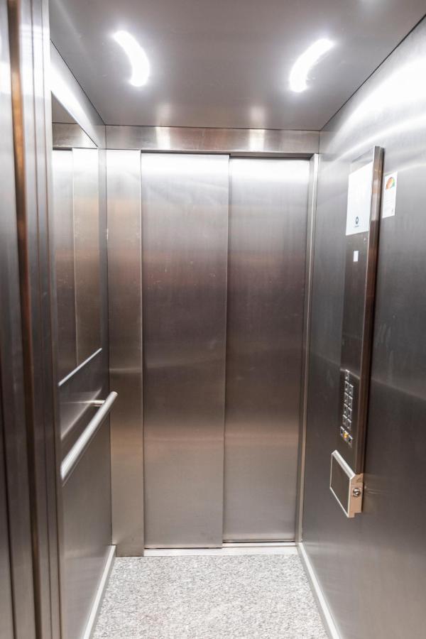 Apartamento a estrenar en ubicación inmejorable , con terraza y parking incluido Oviedo Exterior foto