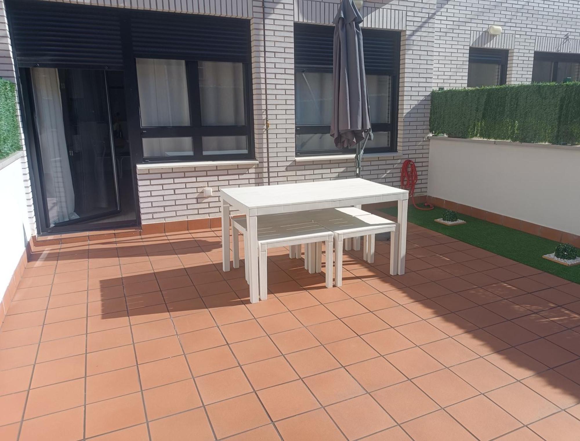 Apartamento a estrenar en ubicación inmejorable , con terraza y parking incluido Oviedo Exterior foto